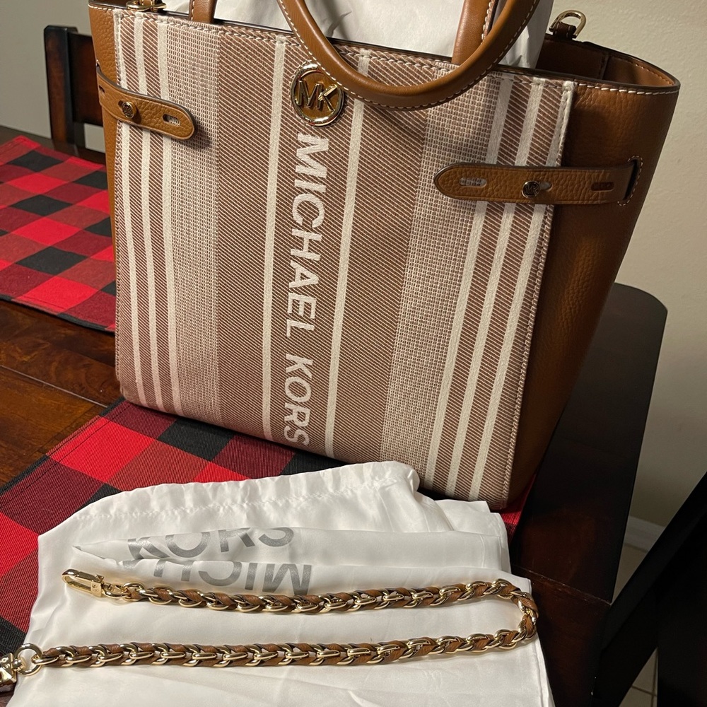 Michael Kors Carmen tote